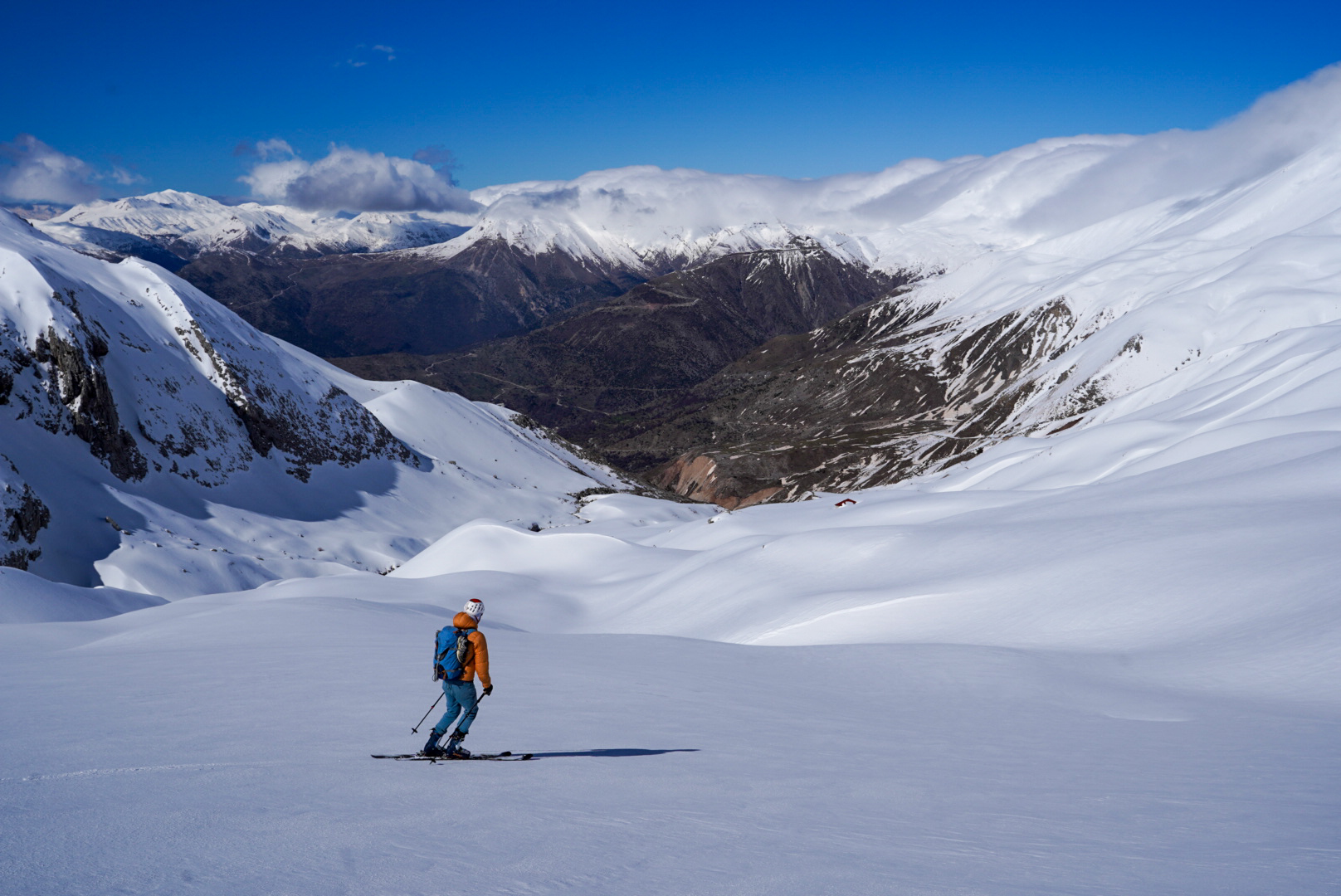 Traversee a ski sur neige, tzoumerka — secteur theodoriana, lors d’une itinérance à ski en Grèce.